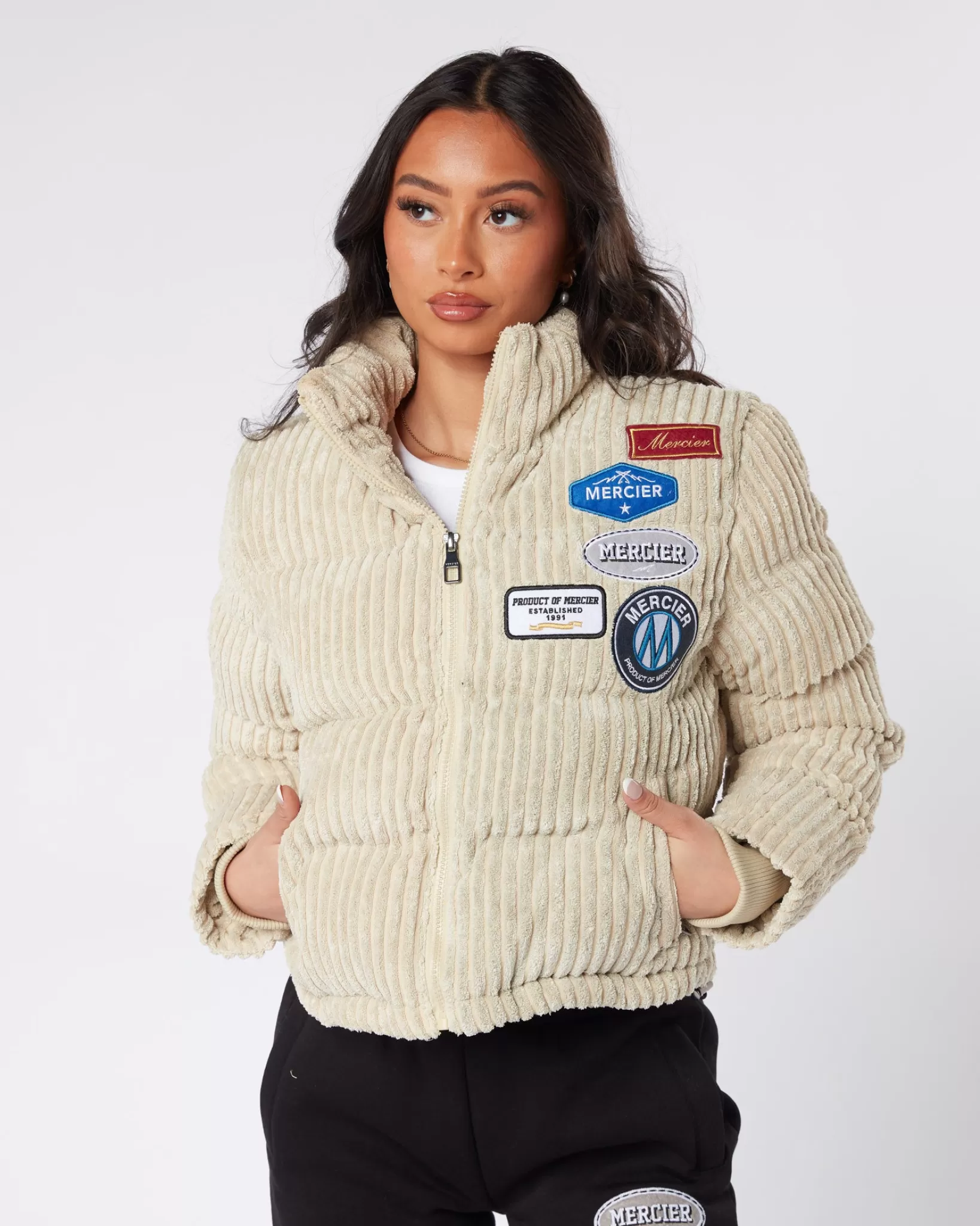 Best Mercier Giacca da donna con cordone beige e distintivo.